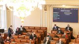 Nové volby v Česku dál hledají pravidla. Sněmovna nechce pustit k výběru mandátů vedení stran
