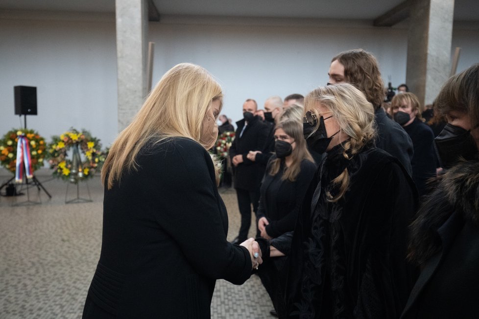 Soukromé fotky rodiny z pohřbu Mira Žbirky