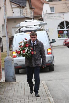 Starosta Roztok u Prahy Jan Jakob přichází na poslední rozloučení s Ivem Svobodou.