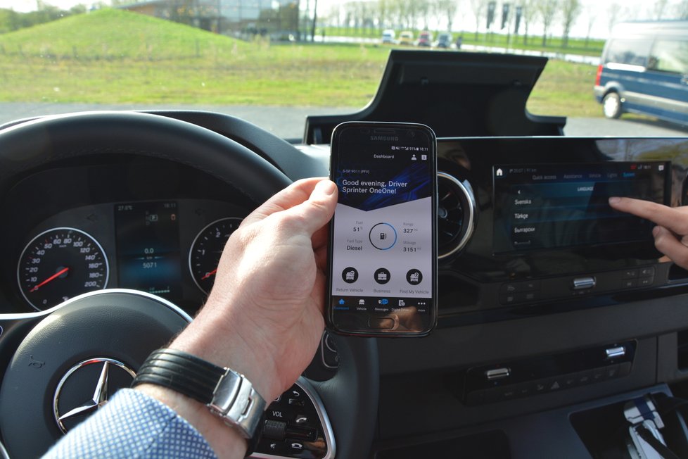 Aplikace Pro Connect se vzdáleným přístupem k vozu nabízí řadu praktických informací v mobilu. Například kde auto je a kolik má paliva.