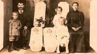 Děsivý bizár z viktoriánské éry: Lidé se s oblibou nechávali fotografovat s mrtvými příbuznými
