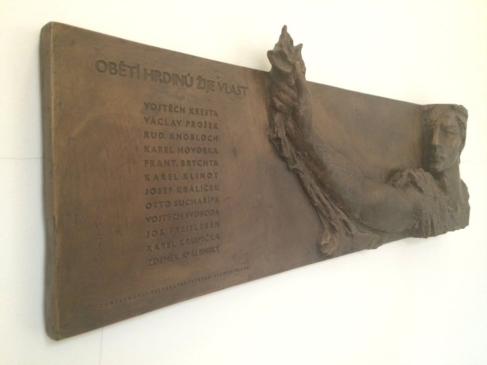 Pamětní deska na památku obětem při Pražském povstání.