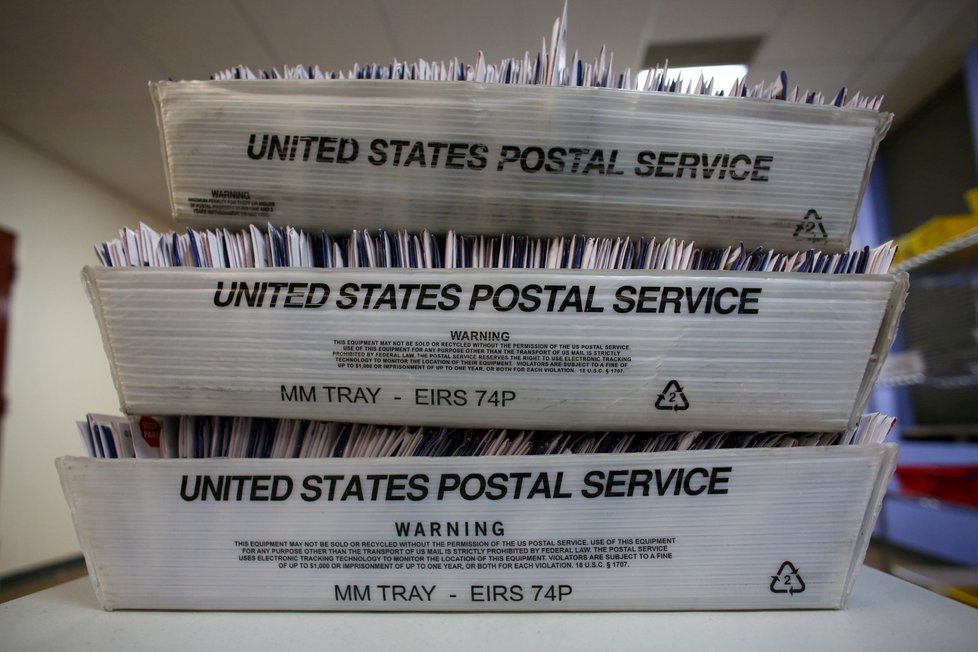 Korespondeční volební lístky mezi Američany distribuovala Poštovní služba Spojených států (USPS)