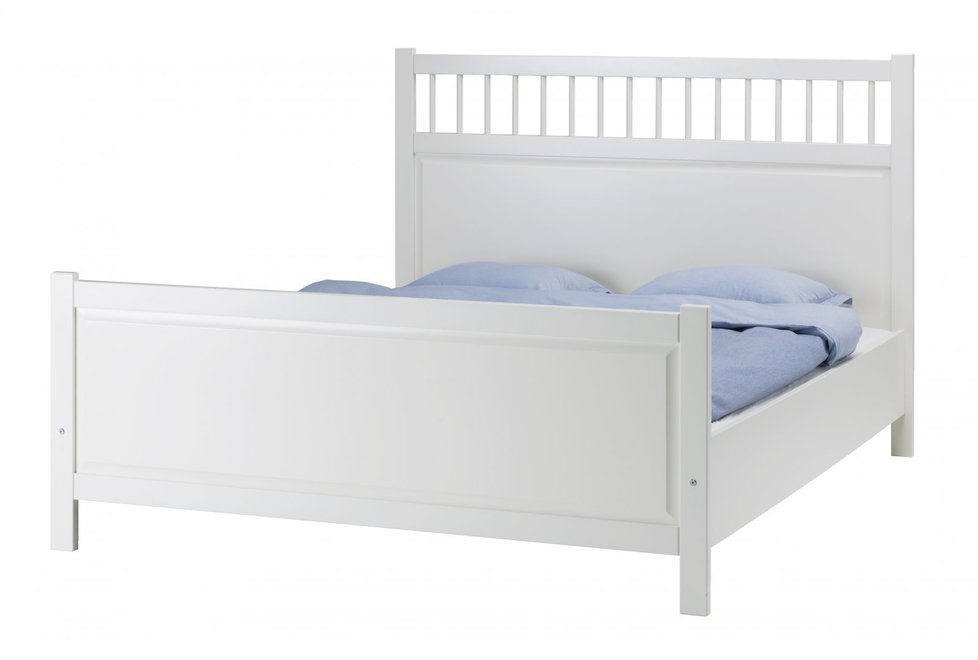 V dřevěné bílé posteli se vám budou zdát krásné sny, Ikea