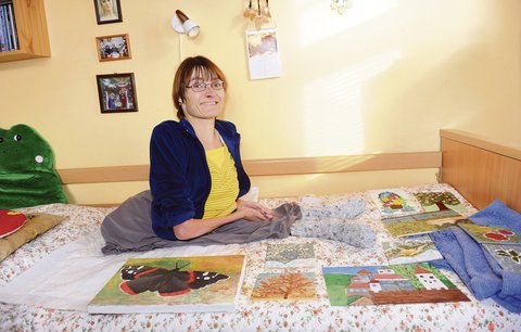 Handicapovaní malíři: Štětec nikdy nevezmou do rukou