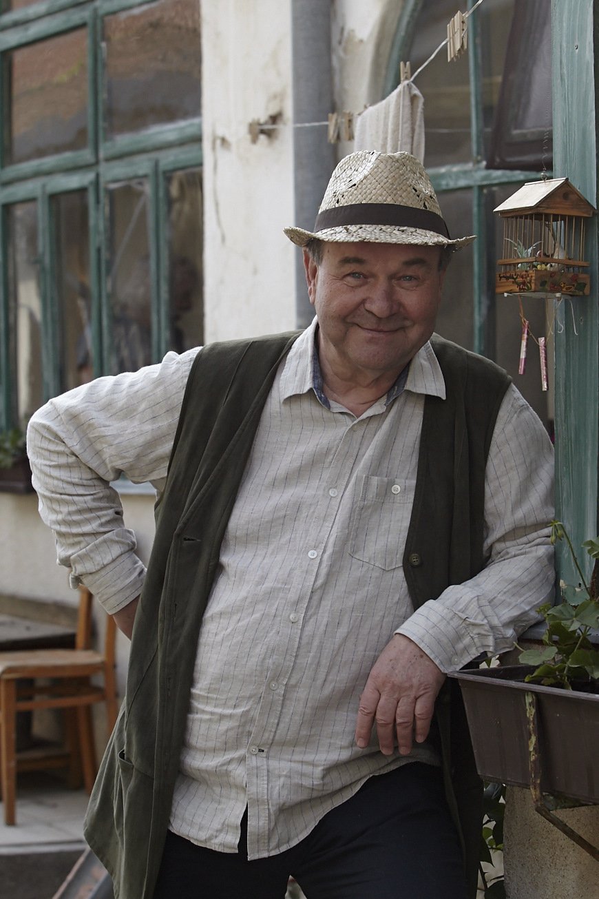 V seriálu Vinaři si Václav Postránecký zahrál rychle vznětlivého vinaře Pavlíčka.