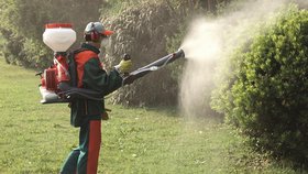 Postřikovače se hodí k aplikaci hnojiv a postřiků proti škůdcům a chorobám.