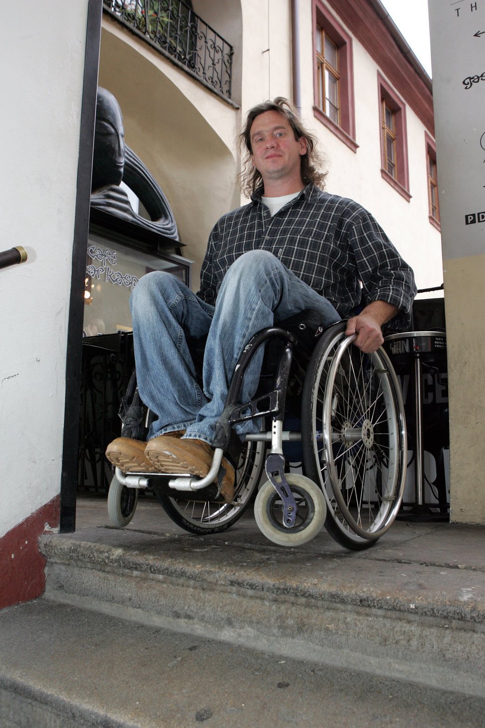 Herec Jan Potměšil je po těžké nehodě upoutaný na ivalidní vozík už více než 20 let