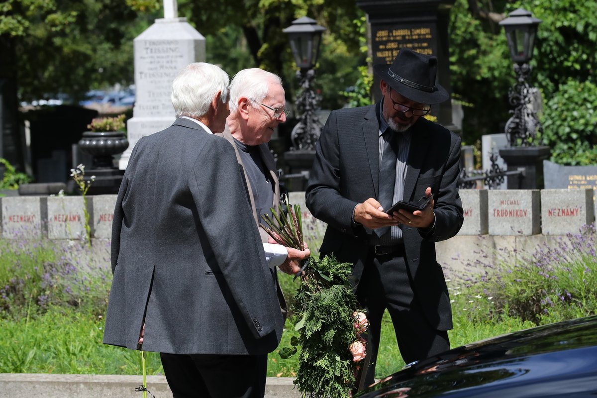 Pohřeb Ladislava Potměšila - Klapka a Brousek