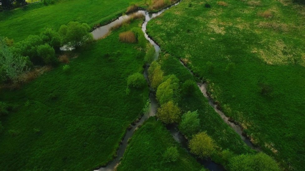 Suchý poldr Čihadla na vodních tocích v Praze