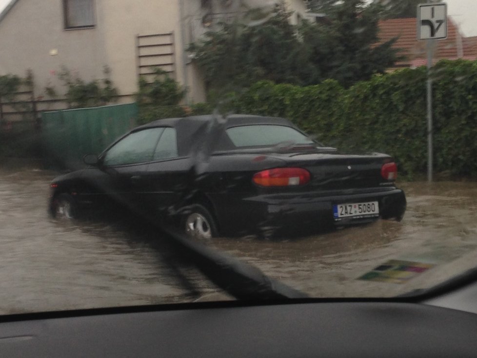 Vozy bohužel nejsou lodě.