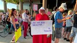 Potratové kliniky v USA po rozsudku soudu začaly zavírat. Hrozí i zákaz antikoncepce?