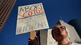 Protesty v USA po rozhodnutí ohledně potratů