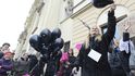 Protesty proti polské vládě během oslav MDŽ: Polky vyrazily do ulic v obavách o zpřísnění potratů