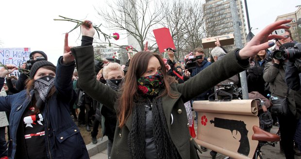 „Peklo pokračuje.“ V boji za potraty vytáhly Polky červené karty