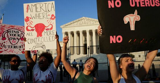 Sexuální stávka kvůli změně v potratech? Zuřící ženy nepochopily, jak funguje nejstarší trh