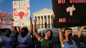 Sexuální stávka kvůli změně v potratech? Zuřící ženy nepochopily, jak funguje nejstarší trh