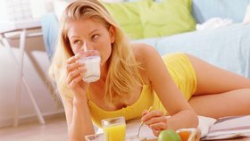 Ideální je dát si zdravý zakysaný nápoj hned k snídani.