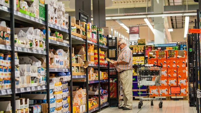 Ceny potravin oproti březnu vzrostly téměř o čtyři procenta a meziročně stouply již o více než deset procent. Na snímku pracovnice  Pekařství Balabán z Veverské Bítýšky na Brněnsku.