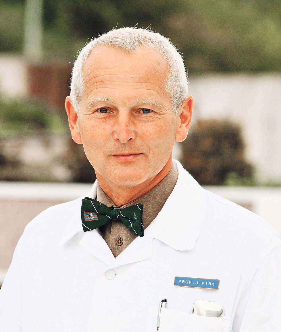 Jan Pirk, přednosta Kliniky kardiovaskulární a transplantační chirurgie IKEM