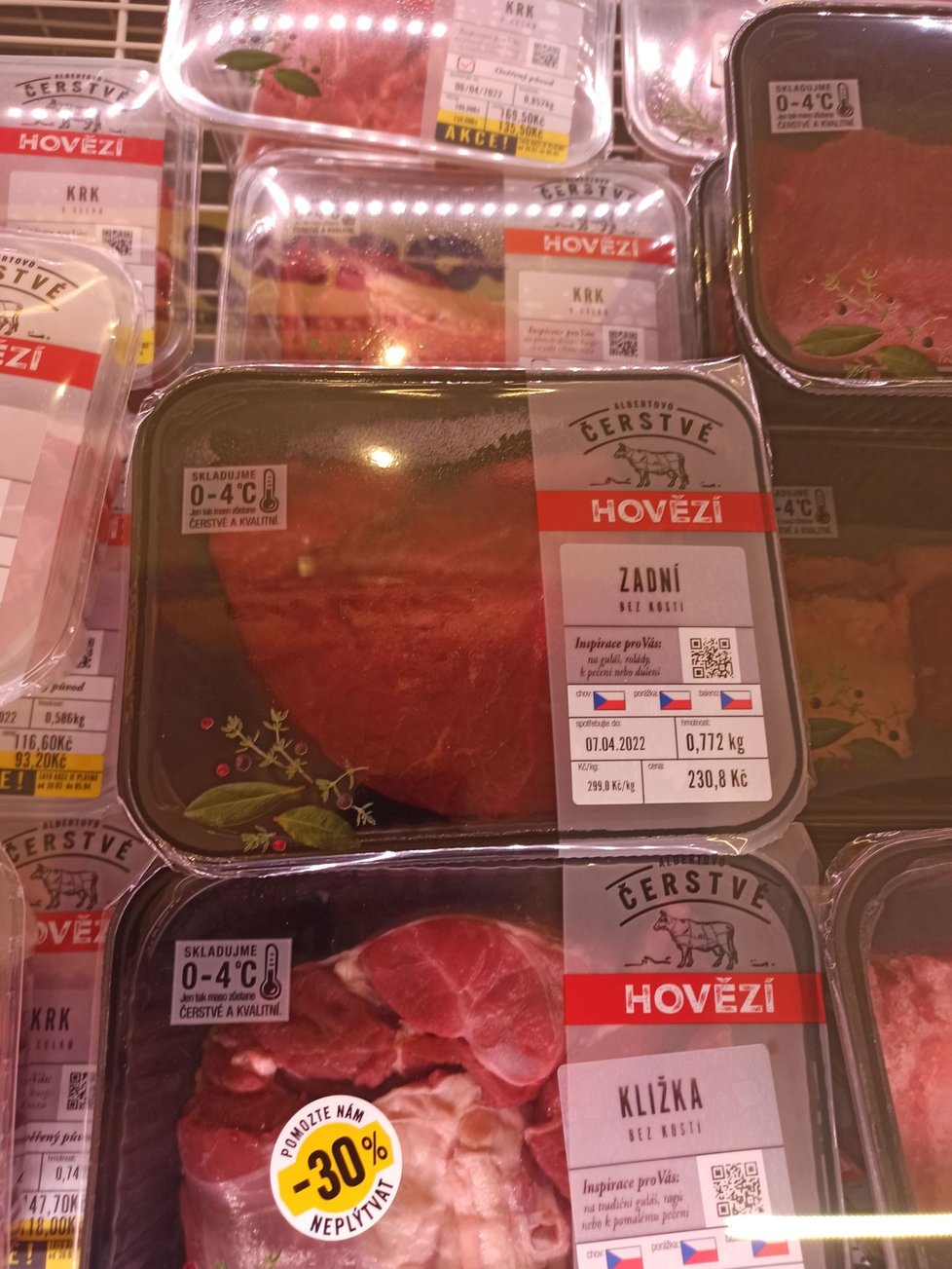 Potraviny v Česku zdražují, nejvíc nahoru jde maso (31.3.2022)