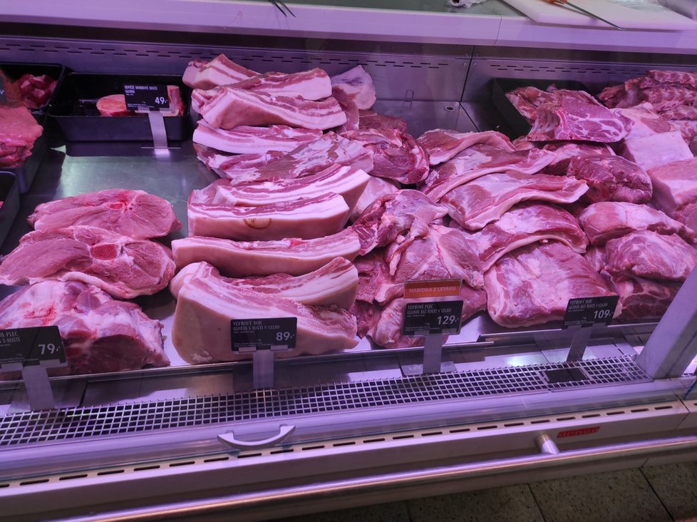 Potraviny v Česku zdražují, nejvíc nahoru jde maso. (31.3.2022)