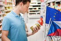 Češi radši dál kupují levné potraviny, na bezpečnost nehledí. Sdružení: „Smutný příběh“