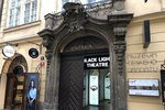 Historická stavba má mnoho využití. Slouží jako základna Pražské obce unitářů, tak jako Divadlo Lucie Bílé nebo Muzeum českého granátu (24. 11. 2021)