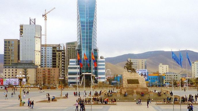 Pouhých pár let stačilo k tomu, aby hlavní Suchbátarovo náměstí v Ulánbátaru zcela změnilo tvář