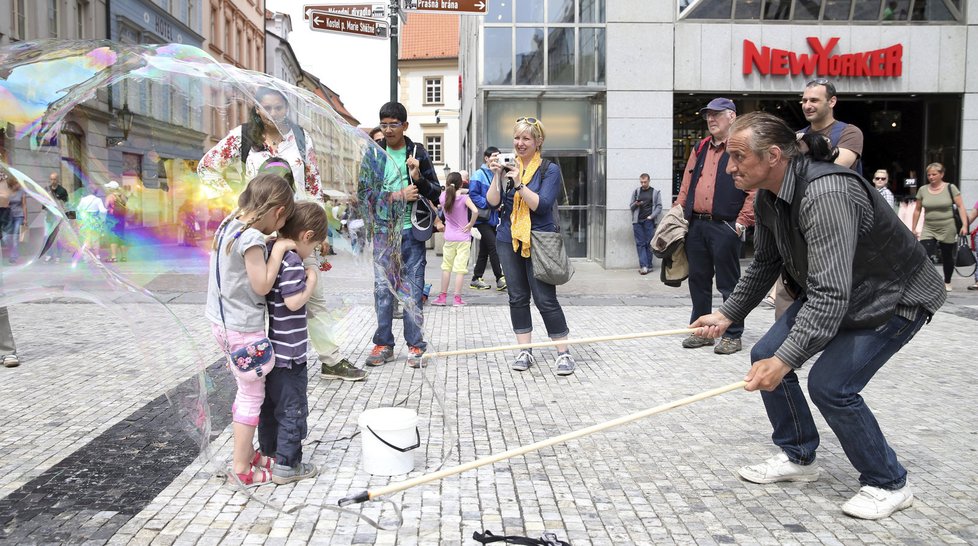 Pouliční umělci se loni v Praze dopustili stovek přestupků.