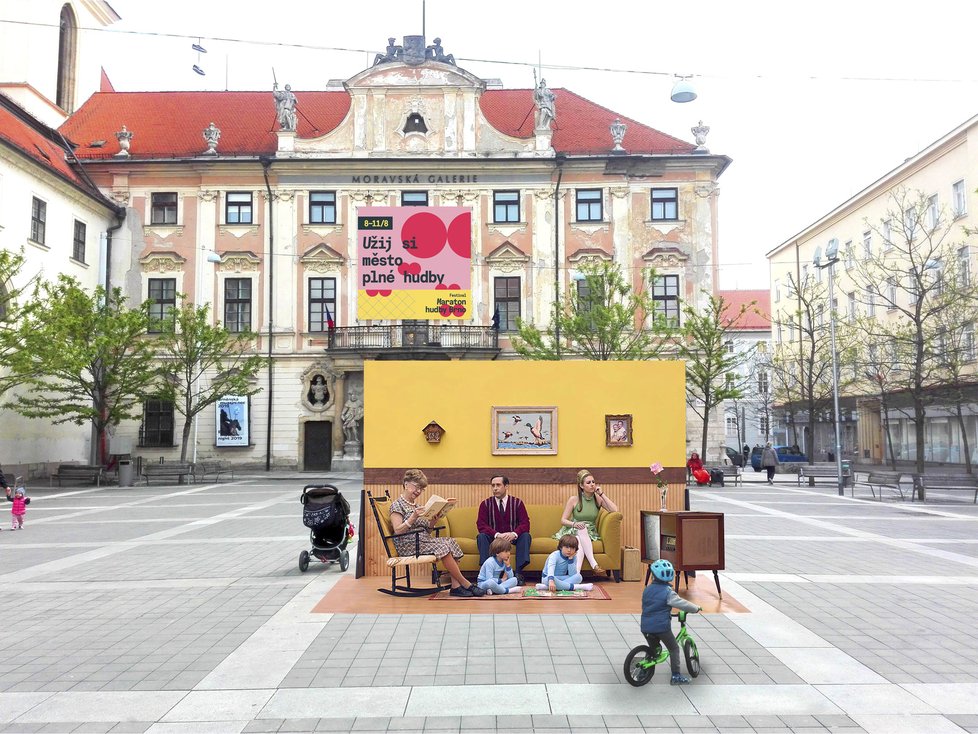 Komedie na ulici: Buskeři si ustlali v provizorních pokojíčcích v centru Brna a hráli i s plyšovými opicemi.