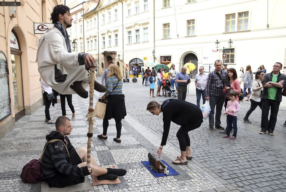 Tišší pouliční umělci vedení města vadí nejméně.