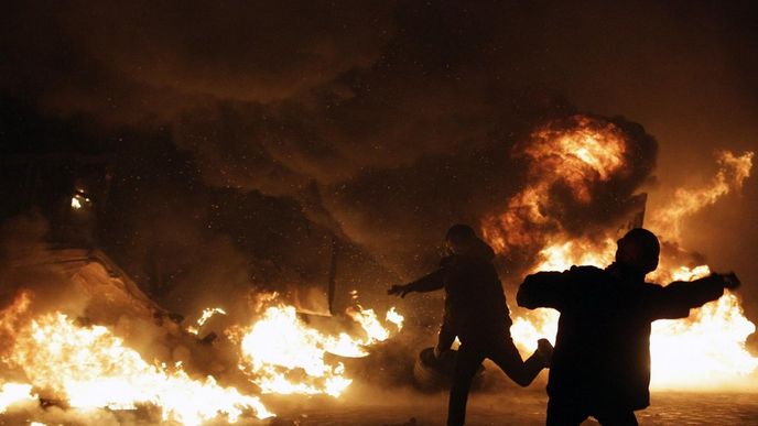 Pouliční válka v Kyjevě graduje. Janukovyč dostal ultimátum