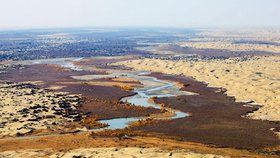 Číňané plánují 1000kilometrový tunel. Povede vodu z tibetské oázy do pouště