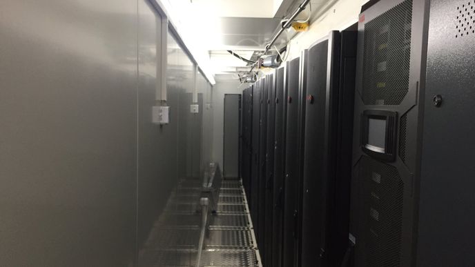 "pouštní" datové centrum firmy Altron realizované ve standardním přepravním kontejneru