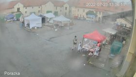 Bouřka v Horoměřících u Prahy rozmetala pouť (23.7.2022)