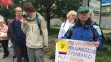 Pouť smíření v Brně nesmířila: Podle demonstrantů se podbízela Němcům