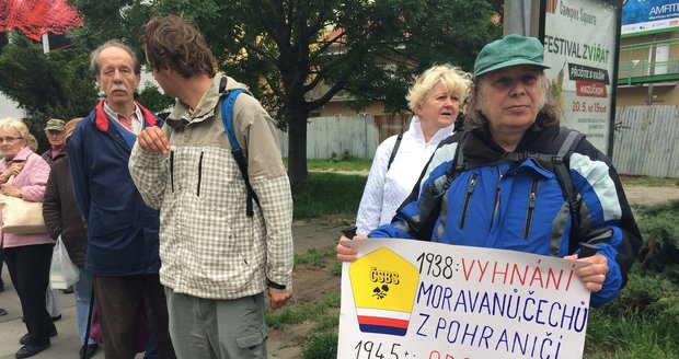 Pouť smíření v Brně nesmířila: Podle demonstrantů se podbízela Němcům