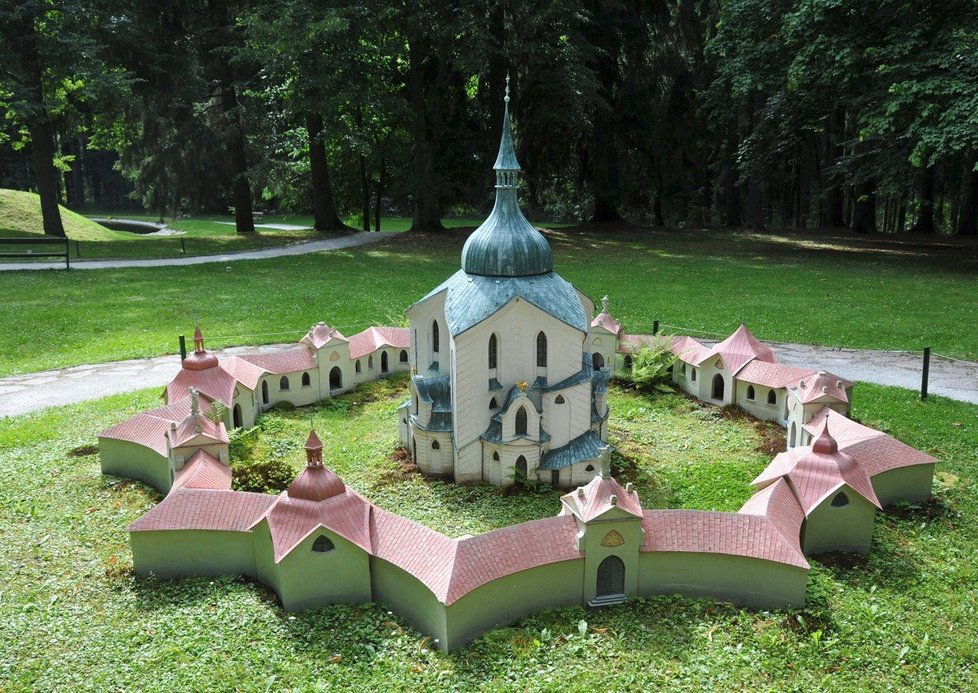 Poutní chrám sv. Jana Nepomuckého - park miniatur Boheminium