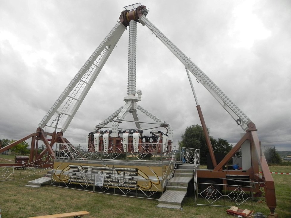 Při sobotní nehodě adrenalinové atrakce Extreme v Zaječí na Břeclavsku se zranilo 7 osob. Policie  zjišťuje, zda šlo o technickou závadu, nebo selhání obsluhy.