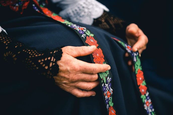 Ladinové obývají pět údolí ve třech provinciích italských Alp. Ladinové obývají pět údolí ve třech provinciích italských Alp.