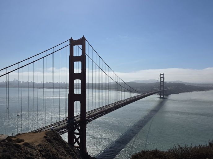 Ikonická vyhlídka na ikonický most Golden Gate. Ikonická vyhlídka na ikonický most Golden Gate.