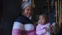 Provincie Gauteng patří k nejstarším v celé JAR, centrum Jo’burgu tomu ale neodpovídá: děti do 14 let tu tvoří 22 procent populace, senioři na 65 let jen 5 procent. Provincie Gauteng patří k nejstarším v celé JAR, centrum Jo’burgu tomu ale neodpovídá: děti do 14 let tu tvoří 22 procent populace, senioři na 65 let jen 5 procent.