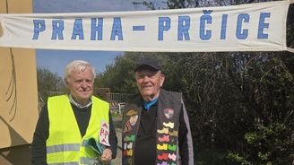 Běhat začal až kvůli dortu. Rekordman pochodu Praha – Prčice byl jednou v cíli ještě před pořadateli Běhat začal až kvůli dortu. Rekordman pochodu Praha – Prčice byl jednou v cíli ještě před pořadateli