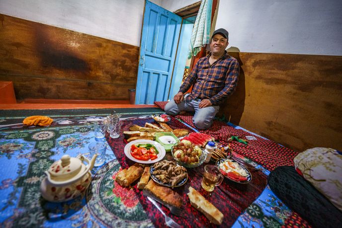 Z pozvání na čaj se obvykle vyklube neskutečná hostina. Z pozvání na čaj se obvykle vyklube neskutečná hostina.