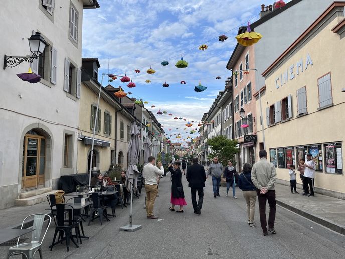 Italský venkov v kosmopolitní Ženevě. Taková je atmosféra půvabné čtvrti Carouge. Italský venkov v kosmopolitní Ženevě. Taková je atmosféra půvabné čtvrti Carouge.