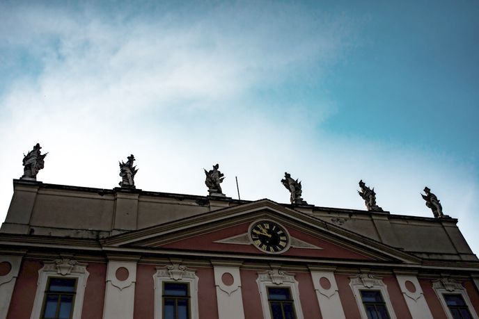 Invalidovna zepředu... Invalidovna zepředu...