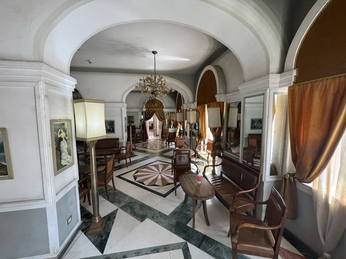Interiér koloniálního hotelu Albergo Italia v Asmaře Interiér koloniálního hotelu Albergo Italia v Asmaře