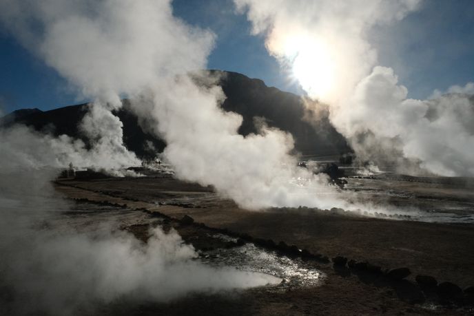 Ve výšce 4320 m je El Tatio nejvýše položené gejzírové pole na světě. Ve výšce 4320 m je El Tatio nejvýše položené gejzírové pole na světě.