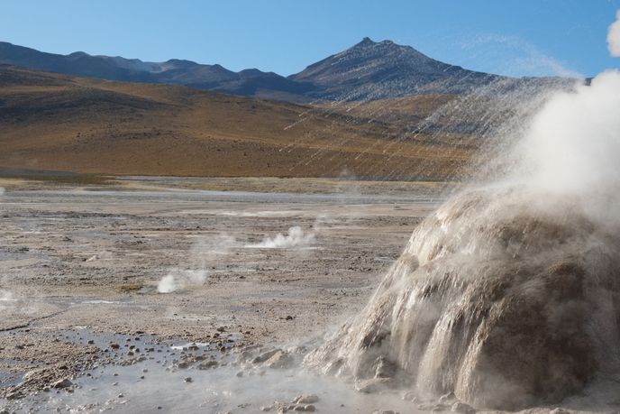 El Tatio je vlastně taková přírodní verze Křižíkovy fontány, člověk se nemůže vynadívat... El Tatio je vlastně taková přírodní verze Křižíkovy fontány, člověk se nemůže vynadívat...